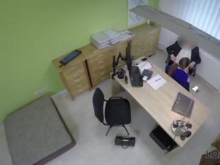 Loan4k&period; unemployed mladý diva přichází na loan agency a dostane špinavý