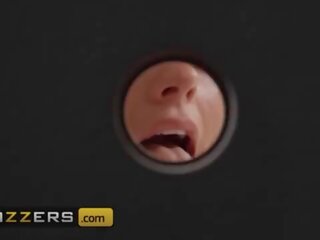 Brazzers - कमी ऐलिस वाइल्ड पाता एक ग्लॉरिहोल में the कक्षा & जल्दी shortly के बाद वह है एक मेंबर buried में उसकी मुंह