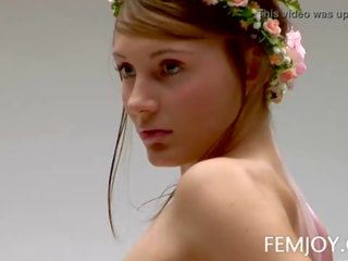 Loomulik d tass ashley ihualasti koos flowers kroon
