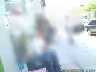 性感 优 迷人 巨乳 褐发女郎 妓女 flashin 她的 奶 在 公