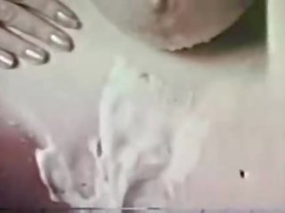 Klassika pornbusty brunet syrmak