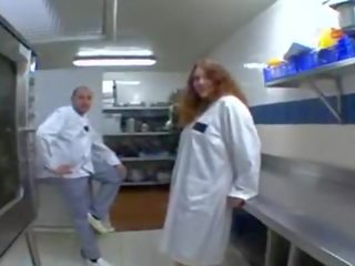 Στέφανι, γαλλικό bbw πατήσαμε σε restaurant
