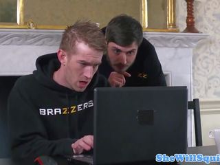 Áttört tetovált monsterboob hülye picsa baszás
