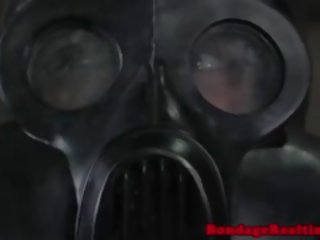 Bigtit सबमिसिव panicing में एक gasmask