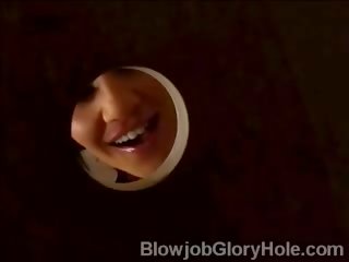 कठिन ऊपर ब्रुनेट juggy झटके बंद एक बड़ा डिक में टाय्लेट