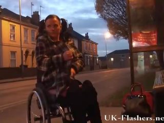 Disabled लिआ caprice चमकता पुसी में पब्लिक