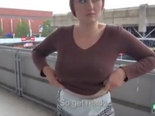 Eurobabe 海伦 的阴户 捣烂 在 总线 停止