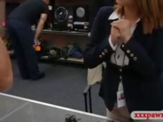 Με πλούσιο στήθος επιχείρηση κάτι σπουδαίο πατήσαμε με pawn άνθρωπος