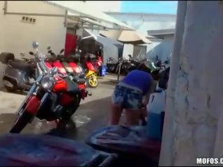 Με πλούσιο στήθος lassie secretly γυρίστηκε ενώ εργαζόμενος